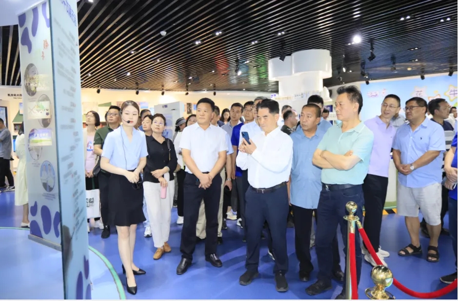 DUOBAO SPORTS丨中国人民大学河南校友会莅临DUOBAO SPORTS参观座谈