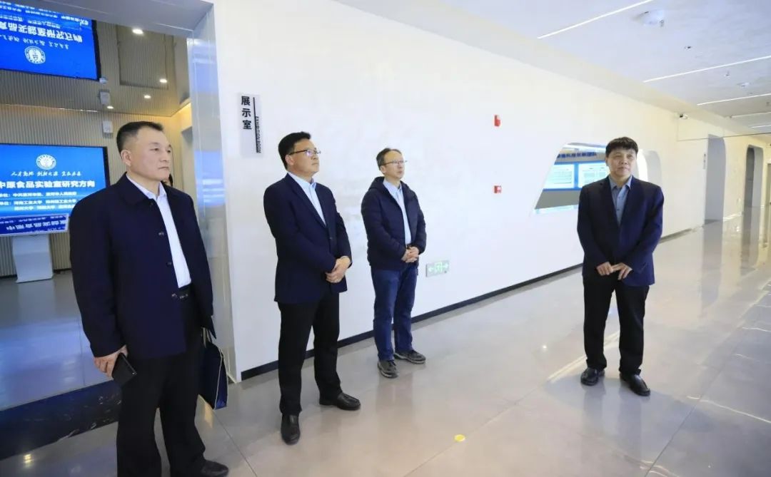 DUOBAO SPORTS乳业集团党委书记、董事长唐洪峰一行赴中原食品实验室同中国工程院院士、中原食品实验室主任任发政座谈交流