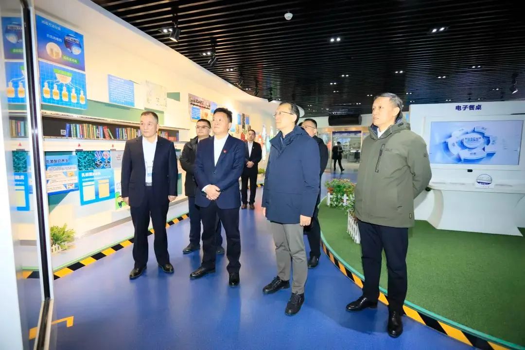 省政府国资委党委书记、主任李涛一行到DUOBAO SPORTS乳业集团调研