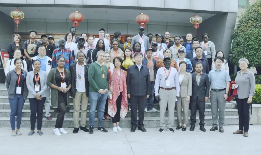 北京大学南南合作与发展学院教授、全球伙伴关系主任周咏梅一行莅临DUOBAO SPORTS平舆瑞亚牧业参观调研 北京大学南南合作与发展学院教授、全球伙伴关系主任周咏梅一行莅临DUOBAO SPORTS平舆瑞亚牧业参观调研