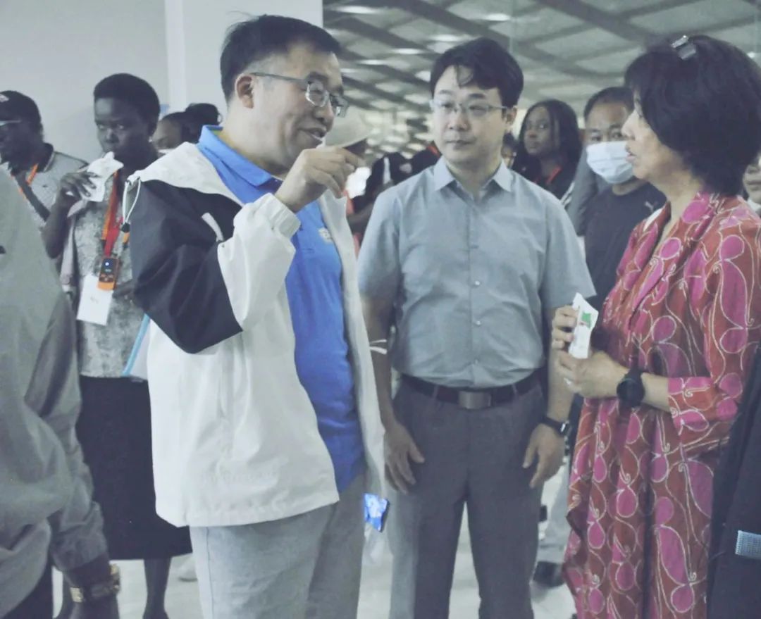 北京大学南南合作与发展学院教授、全球伙伴关系主任周咏梅一行莅临DUOBAO SPORTS平舆瑞亚牧业参观调研 北京大学南南合作与发展学院教授、全球伙伴关系主任周咏梅一行莅临DUOBAO SPORTS平舆瑞亚牧业参观调研