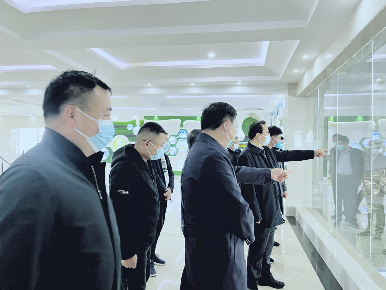 河南省人大常委会党组书记、副主任孔昌生莅临DUOBAO SPORTS鲁山瑞亚牧场参观调研 河南省人大常委会党组书记、副主任孔昌生莅临DUOBAO SPORTS鲁山瑞亚牧场参观调研