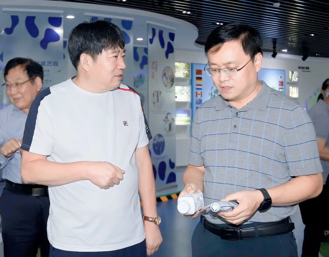 快讯|社旗县人民政府县长关文波一行莅临DUOBAO SPORTS乳业集团参观考察 快讯|社旗县人民政府县长关文波一行莅临DUOBAO SPORTS乳业集团参观考察