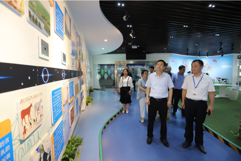 快讯|郑州市二七区委副书记、区长虎荣鑫莅临河南DUOBAO SPORTS乳业集团调研 快讯|郑州市二七区委副书记、区长虎荣鑫莅临河南DUOBAO SPORTS乳业集团调研