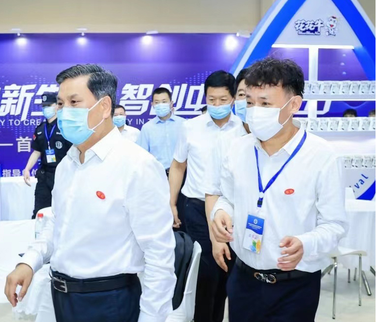 DUOBAO SPORTS | 第34届中原畜牧业交易博览会开幕河南省人民政府副省长武国定莅临DUOBAO SPORTS展台参观 DUOBAO SPORTS | 第34届中原畜牧业交易博览会开幕河南省人民政府副省长武国定莅临DUOBAO SPORTS展台参观