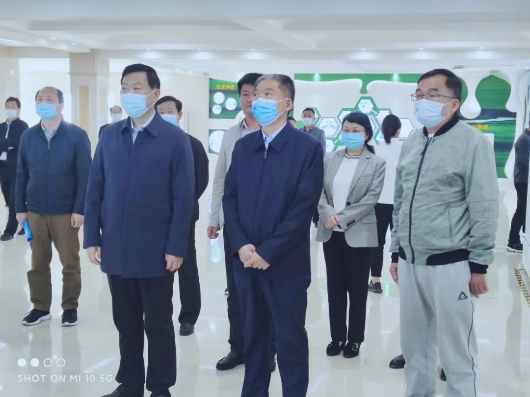 平顶山市人大常委会主任张明新莅临 DUOBAO SPORTS鲁山瑞亚参观调研 平顶山市人大常委会主任张明新莅临 DUOBAO SPORTS鲁山瑞亚参观调研