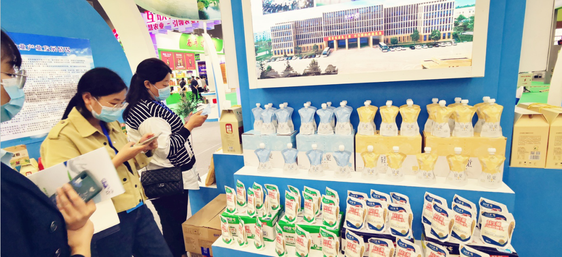 喜报 | DUOBAO SPORTS轻觉酸奶荣获第二十四届中国农产品加工业投资贸易洽谈会金质产品奖 喜报 | DUOBAO SPORTS轻觉酸奶荣获第二十四届中国农产品加工业投资贸易洽谈会金质产品奖