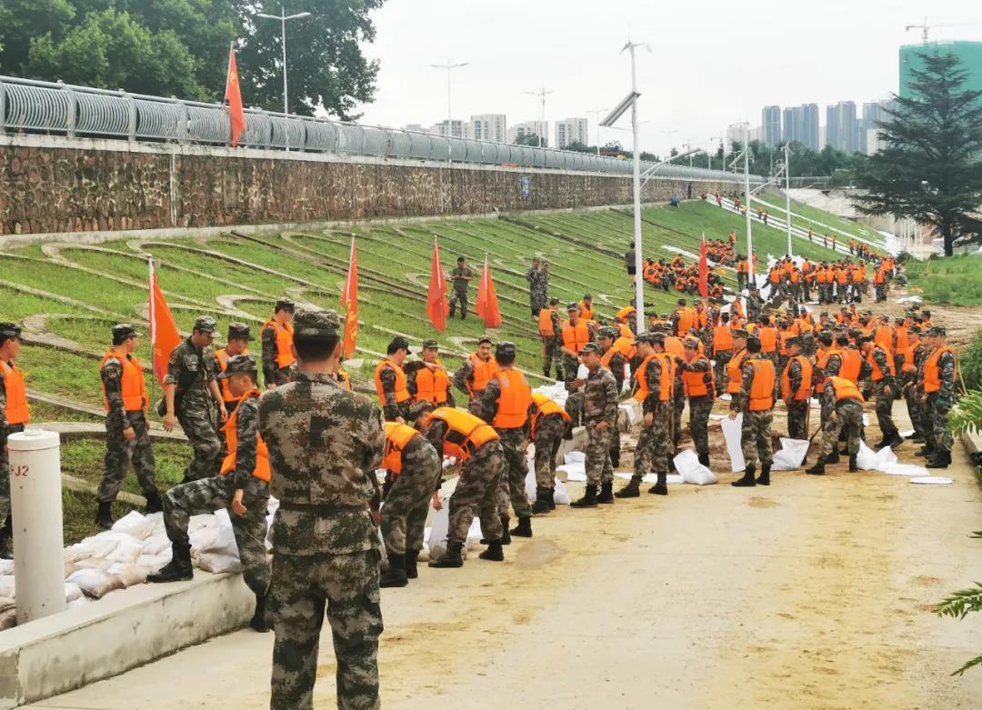 大雨无情人有情！DUOBAO SPORTS乳业慰问常庄水库抗洪抢险官兵