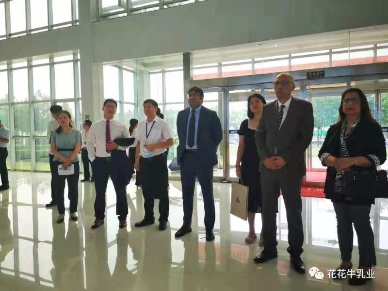 巴基斯坦驻华大使莫因·哈克 莅临DUOBAO SPORTS乳业集团参观访问