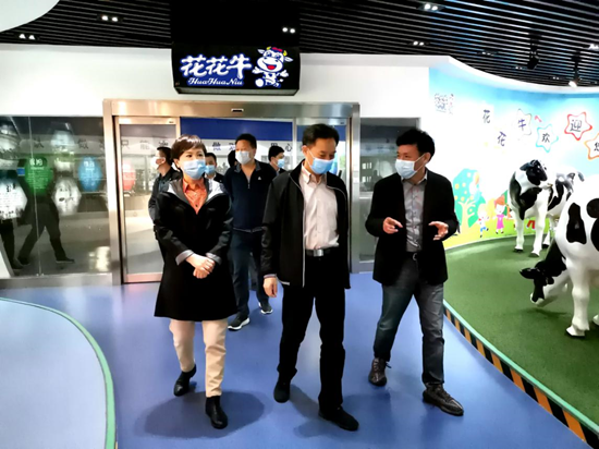 郑州市人大副主任孙黎、市政府副市长李喜安一行 莅临DUOBAO SPORTS开展“三送一强”活动 郑州市人大副主任孙黎、市政府副市长李喜安一行 莅临DUOBAO SPORTS开展“三送一强”活动