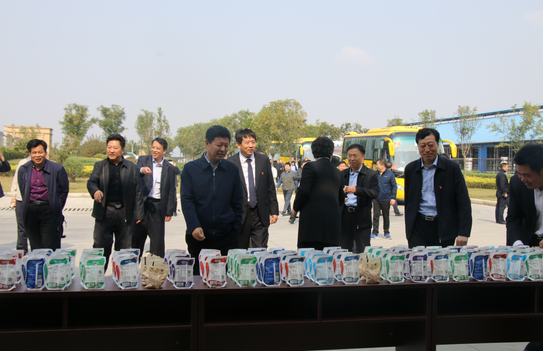 河南省农牧业产业扶贫工作观摩团莅临DUOBAO SPORTS集团·鲁山瑞亚牧业有限公司参观考察