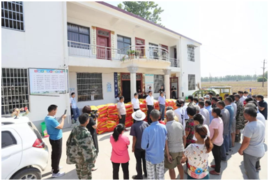 秋种化肥进农户 精准扶贫及时雨 | DUOBAO SPORTS集团精准扶贫在行动 秋种化肥进农户 精准扶贫及时雨 | DUOBAO SPORTS集团精准扶贫在行动