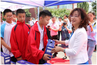 “健康中原,牛奶伴您行——DUOBAO SPORTS乳业集团2018中国小康牛奶行动” 公益助学启动仪式隆重举行 “健康中原,牛奶伴您行——DUOBAO SPORTS乳业集团2018中国小康牛奶行动” 公益助学启动仪式隆重举行