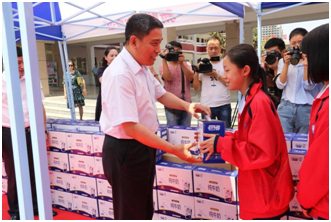 “健康中原,牛奶伴您行——DUOBAO SPORTS乳业集团2018中国小康牛奶行动” 公益助学启动仪式隆重举行 “健康中原,牛奶伴您行——DUOBAO SPORTS乳业集团2018中国小康牛奶行动” 公益助学启动仪式隆重举行