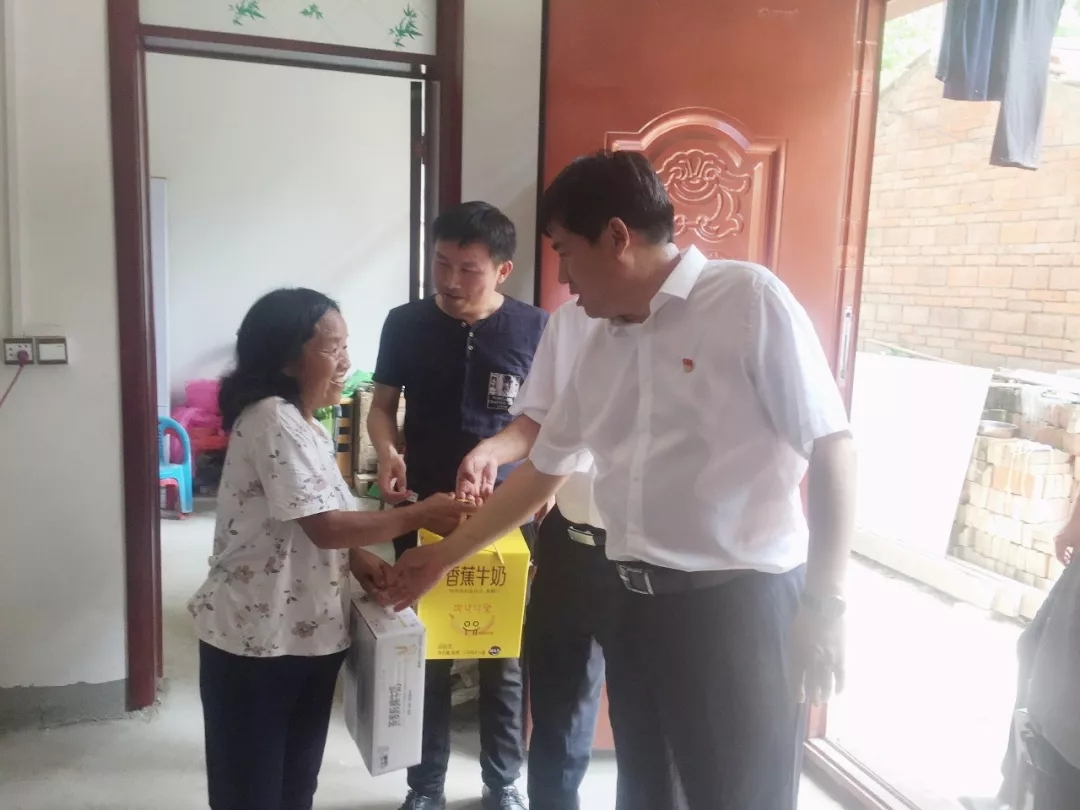 DUOBAO SPORTS乳业集团走访慰问贫困户 结对帮扶暖人心 DUOBAO SPORTS乳业集团走访慰问贫困户 结对帮扶暖人心