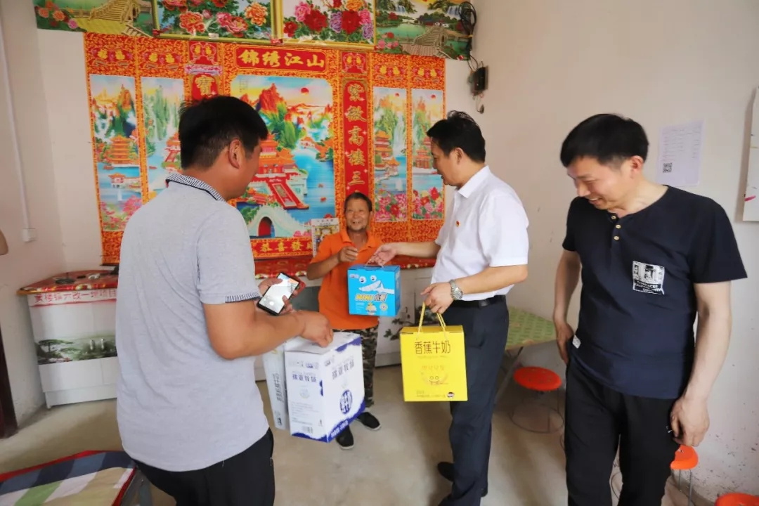 DUOBAO SPORTS乳业集团走访慰问贫困户 结对帮扶暖人心 DUOBAO SPORTS乳业集团走访慰问贫困户 结对帮扶暖人心