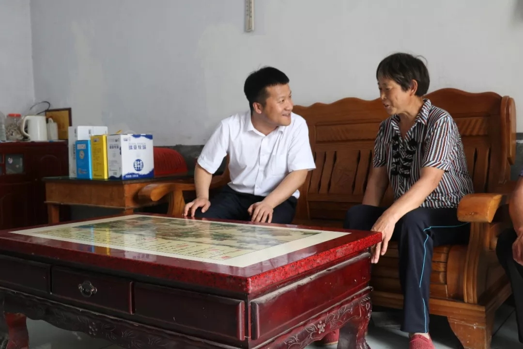 DUOBAO SPORTS乳业集团走访慰问贫困户 结对帮扶暖人心 DUOBAO SPORTS乳业集团走访慰问贫困户 结对帮扶暖人心