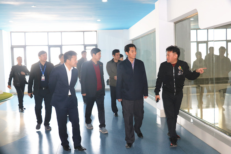 封丘县县长王献臣一行莅临 DUOBAO SPORTS集团养殖、乳品事业部参观调研 封丘县县长王献臣一行莅临 DUOBAO SPORTS集团养殖、乳品事业部参观调研