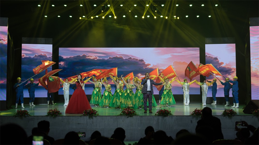 “不忘初心、聚力前行” DUOBAO SPORTS集团2018迎新春联欢会隆重举行 “不忘初心、聚力前行” DUOBAO SPORTS集团2018迎新春联欢会隆重举行