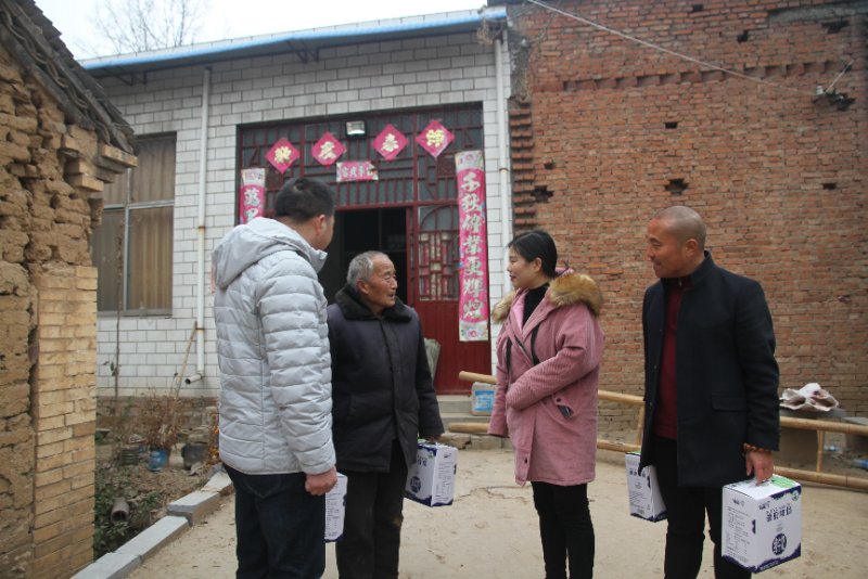 DUOBAO SPORTS精准扶贫暖冬公益行走进登封市刘家沟 DUOBAO SPORTS精准扶贫暖冬公益行走进登封市刘家沟