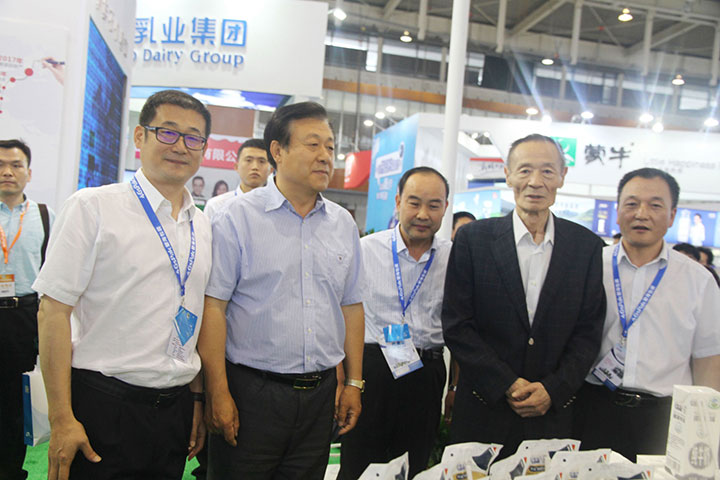 DUOBAO SPORTS亮相第八届中国奶业大会，又获农业部长一声赞！