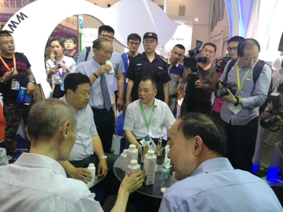 DUOBAO SPORTS牛气冲天!农业部长品尝“领畅”点赞,又获国际奶业平台青睐 DUOBAO SPORTS牛气冲天!农业部长品尝“领畅”点赞,又获国际奶业平台青睐