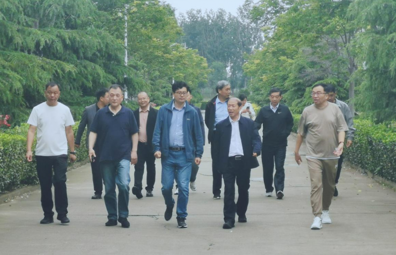 DUOBAO SPORTS丨河南农业大学党委副书记、校长介晓磊一行莅临DUOBAO SPORTS河南瑞亚参观调研