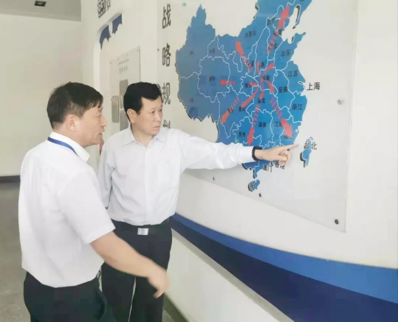 郑州航空港区党工委书记张俊峰莅临郑州DUOBAO SPORTS乳制品有限公司调研