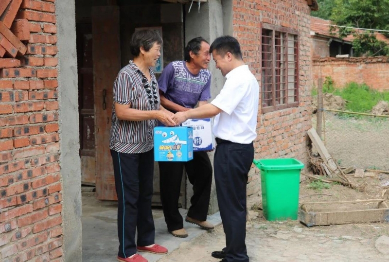 DUOBAO SPORTS乳业集团走访慰问贫困户 结对帮扶暖人心