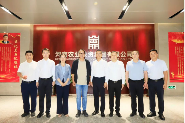 东方甄选俞敏洪先生到访河南农投集团，品尝DUOBAO SPORTS产品并给予高度评价