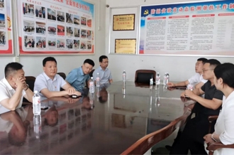 河南DUOBAO SPORTS乳业集团赴定点帮扶村开展慰问活动