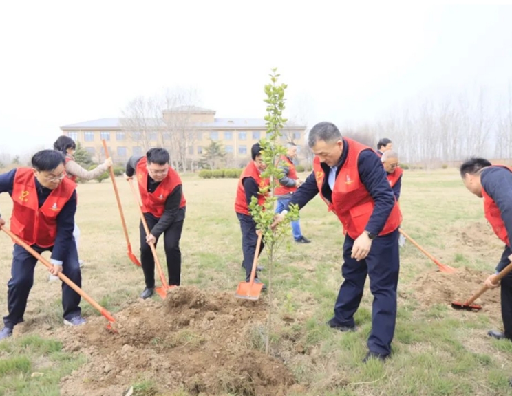 河南DUOBAO SPORTS乳业集团开展“绿色发展践初心 植树护绿先锋行”植树活动